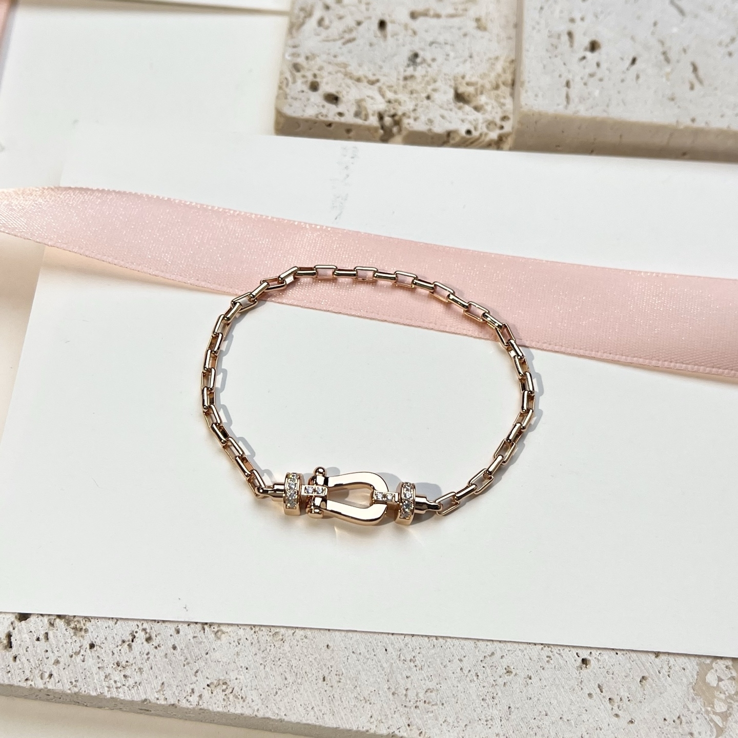 Fred Horseshoe Buckle Chain Bracelet